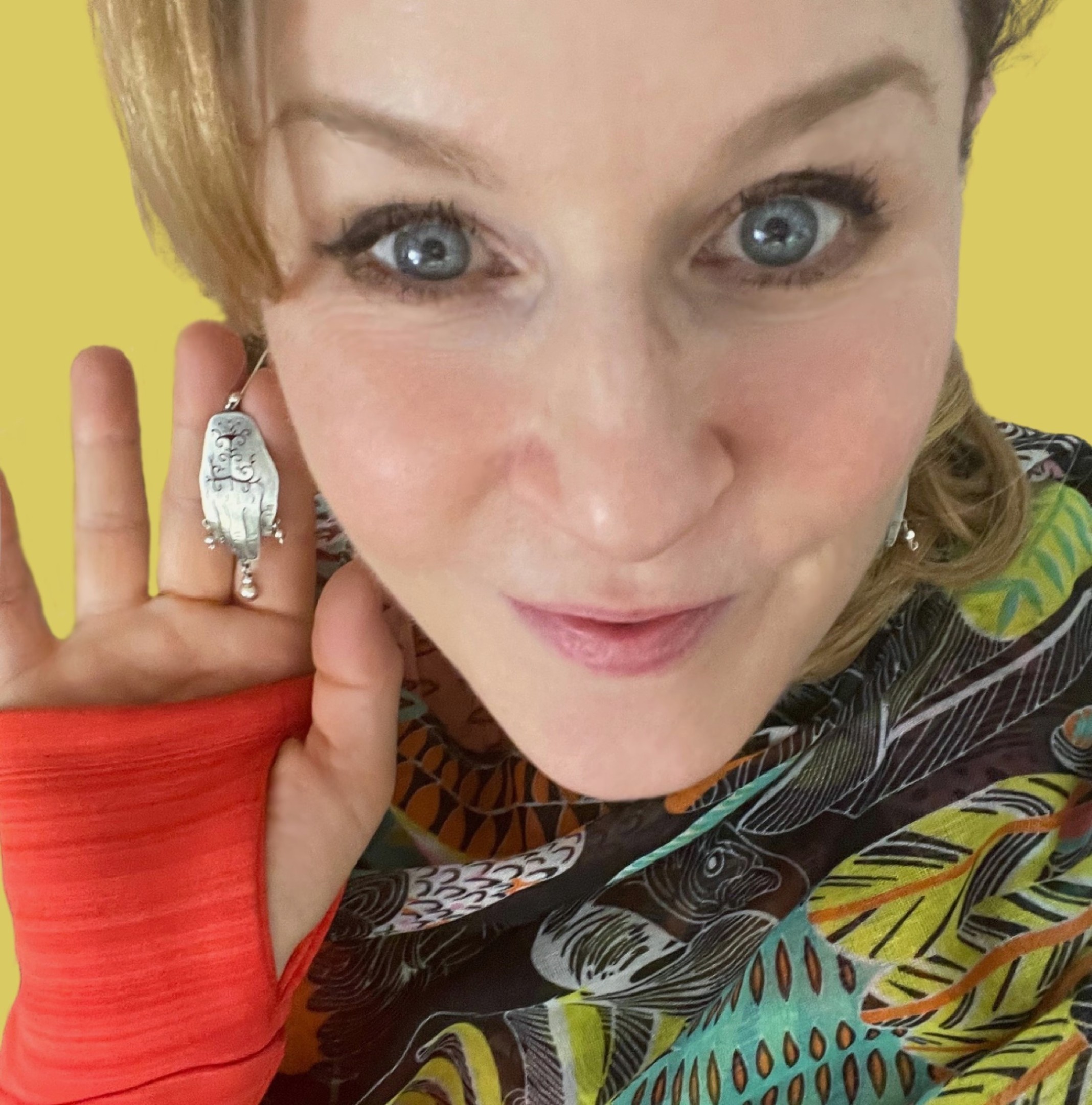 Hand Earrings by Maria Belen Nilson - Image 4